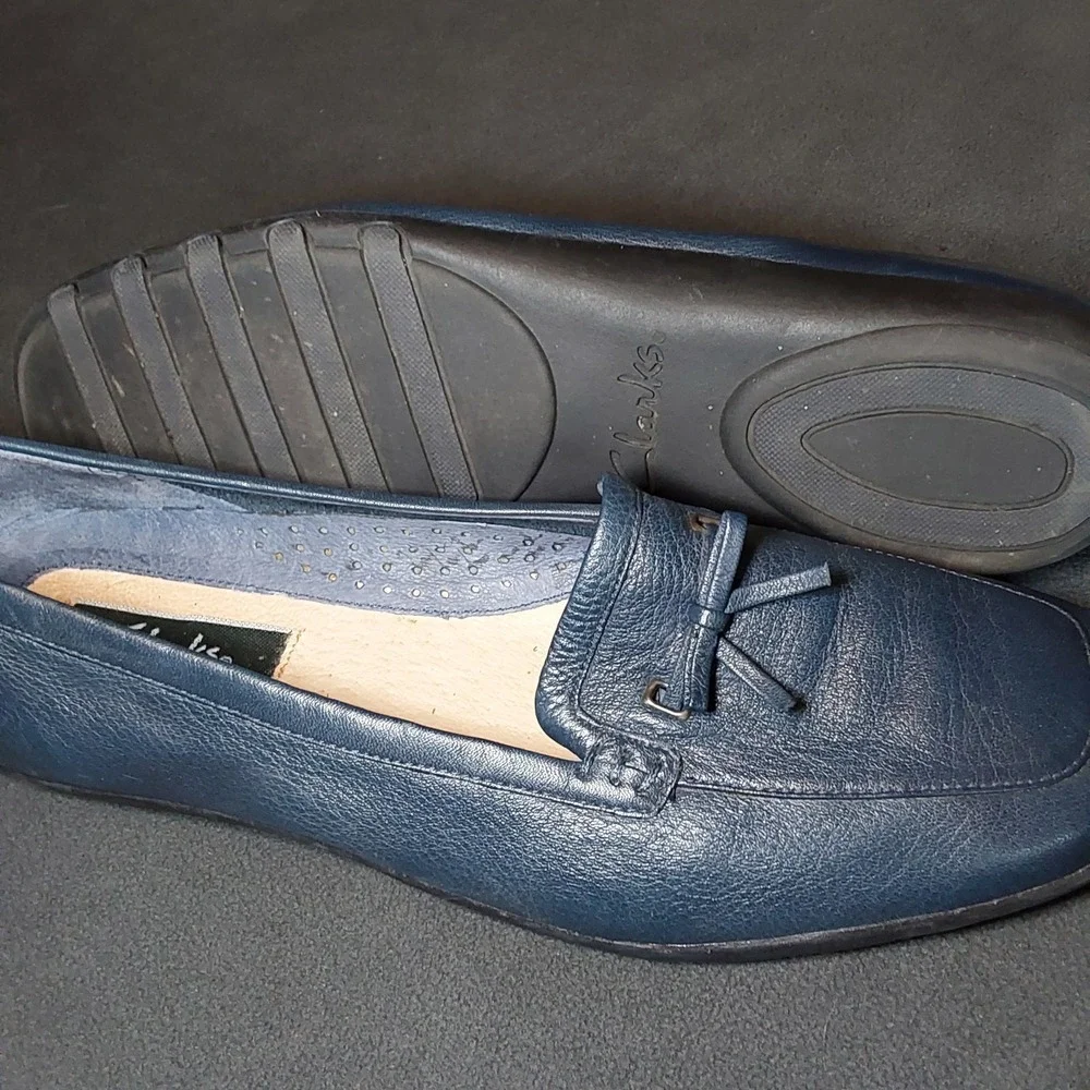 Clarks Women's Size 8M Navy Blue Slip On‎ Loafer Shoes